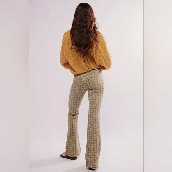 Free People We the Free Pull On Flare Jeans - Picture 6 of 7